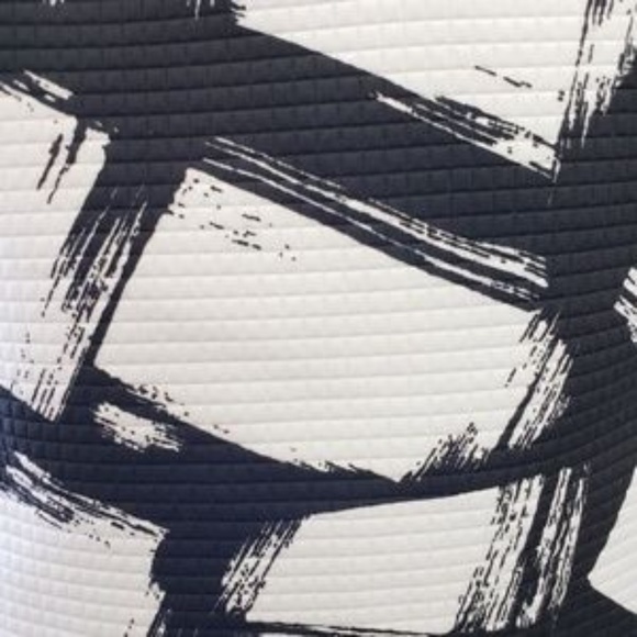 🎈 Banana Republic ~ Abstract Squares Top - Picture 2 of 4